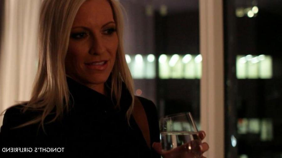 16P Pornstar escort Emma Starr doing a lucky client