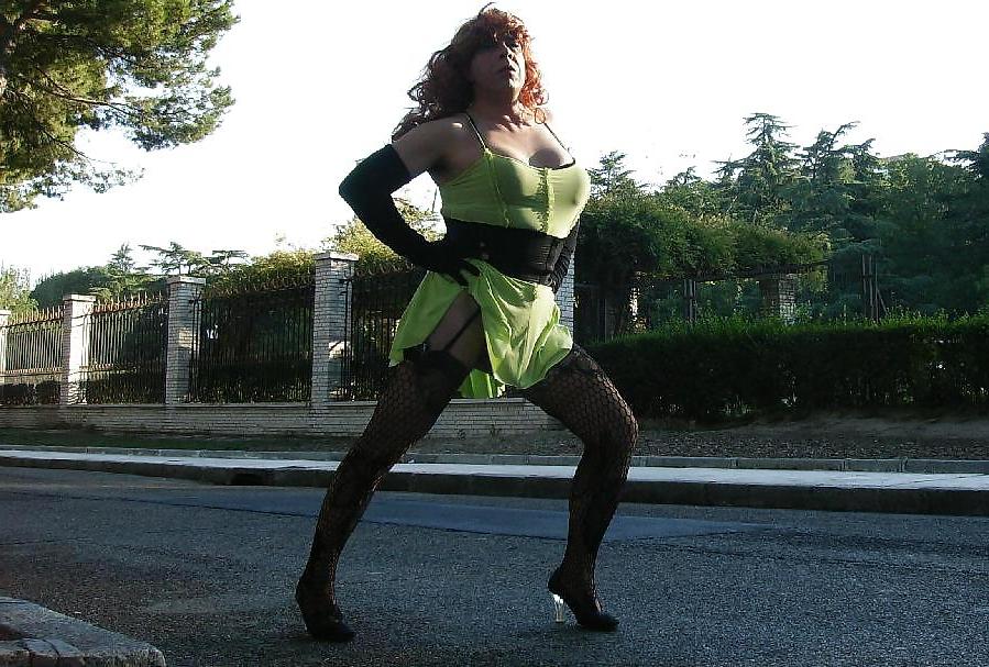25P MAYTE, AN AMATEUR TRANNY AT WORK