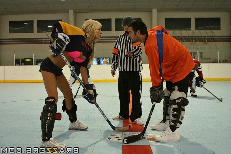 15P Puma Swede flashes her titties and wins the hockey game