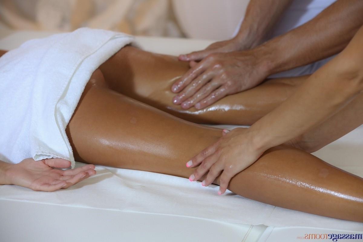 16P Lucky masseur gets to fuck two hotties at massage parlor