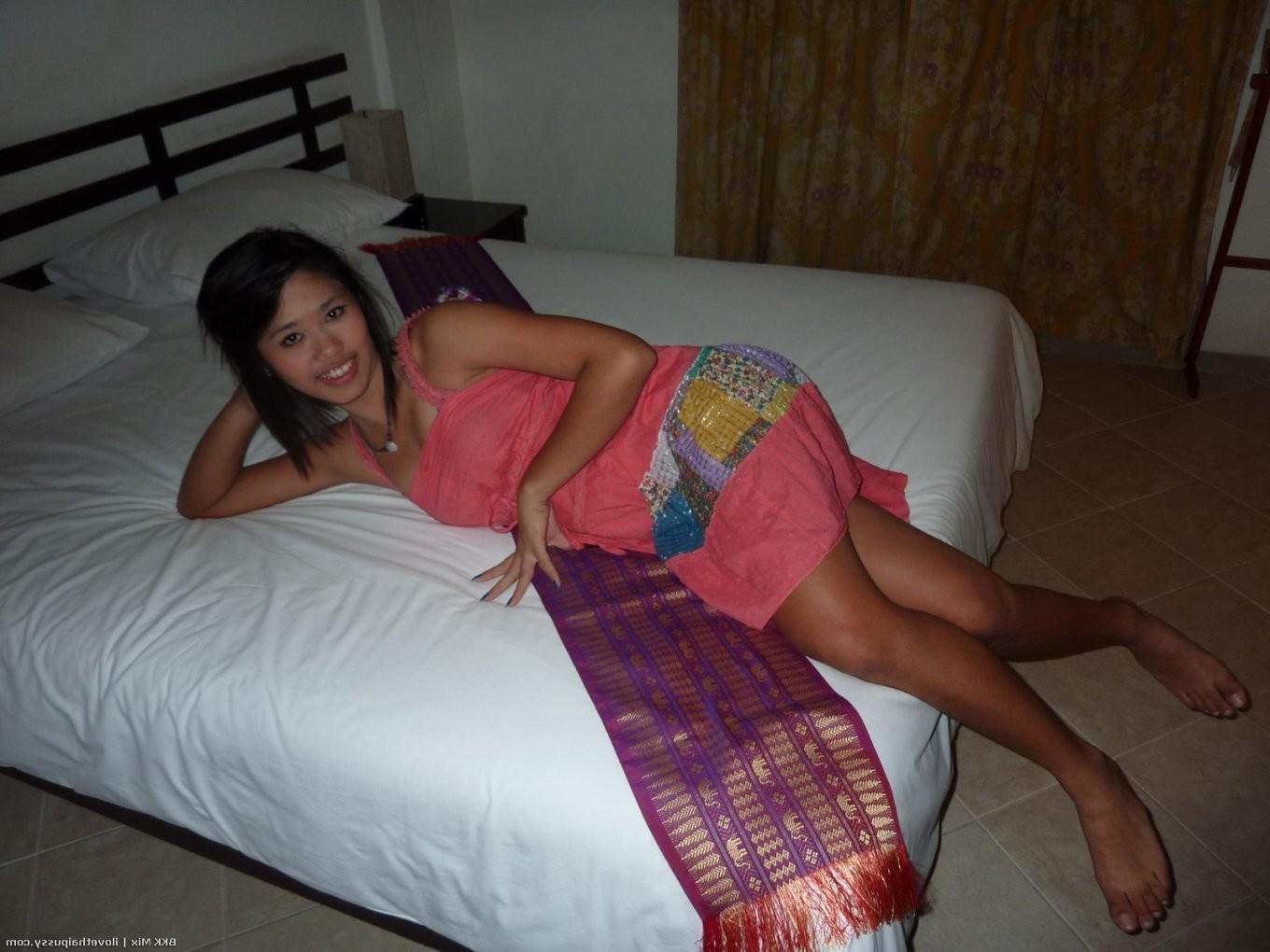 11P Bangkok Street Hookers Paid To Fuck An Swedish Tourist