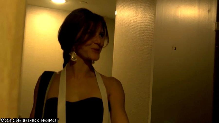 16P Escort Jenni Lee fulfilling her clients fantasies