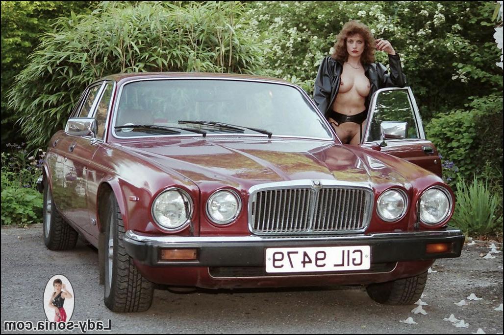 15P Slim nylons dominatrix Lady Sonia poses on car