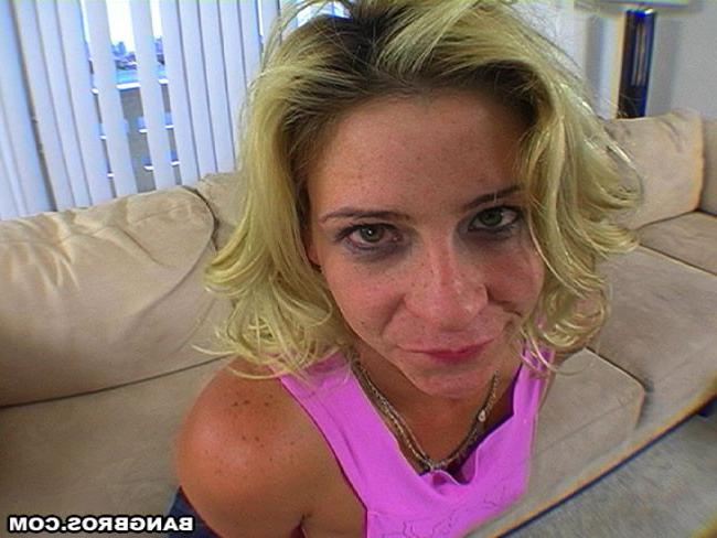 16P some pics of this sexy MILF, who is laying on the couch getting her nipples lick