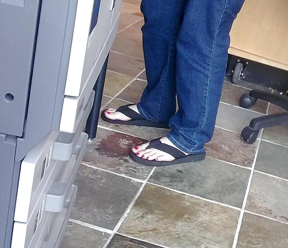 10P Candid feet