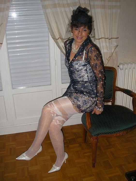 15P Housewife Nathalie in white linerie and stockings
