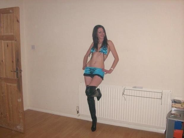 15P Amateur housewife shows tits and cunt