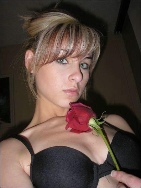 15P Amateur housewife shows tits and cunt