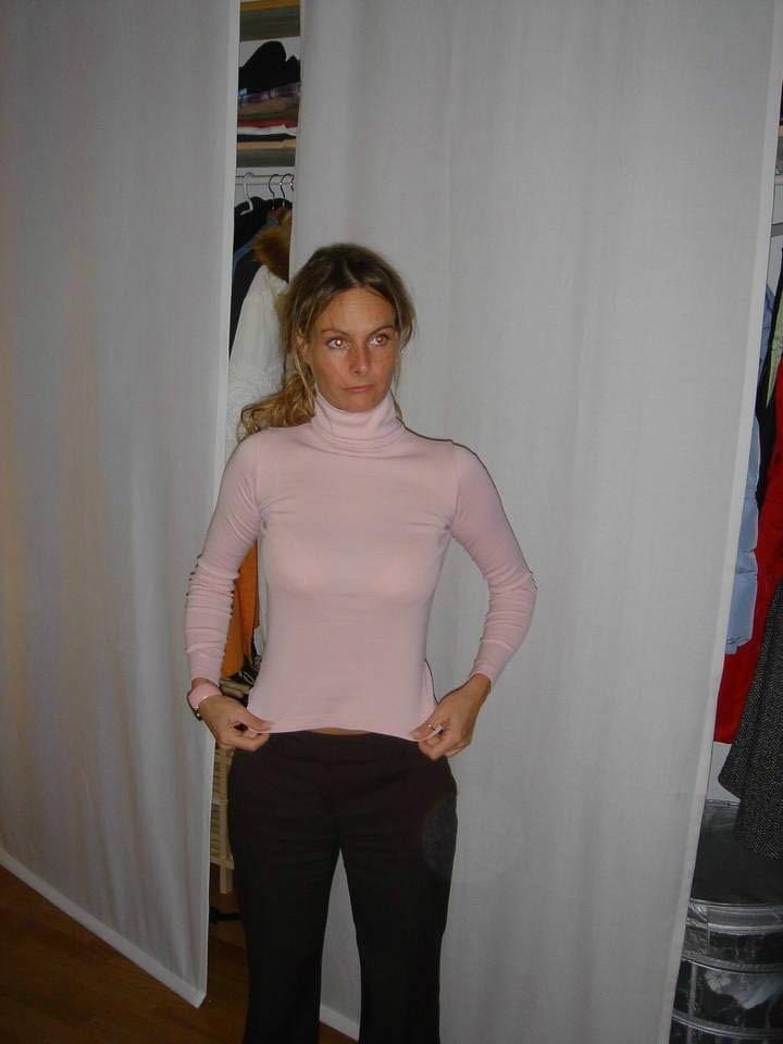 11P Amateur housewife shows tits and cunt