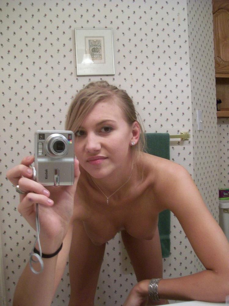 15P Amateur housewife shows tits and cunt
