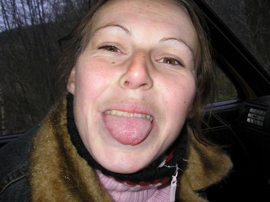 20P Amateur girlfriend sucks cock in a car