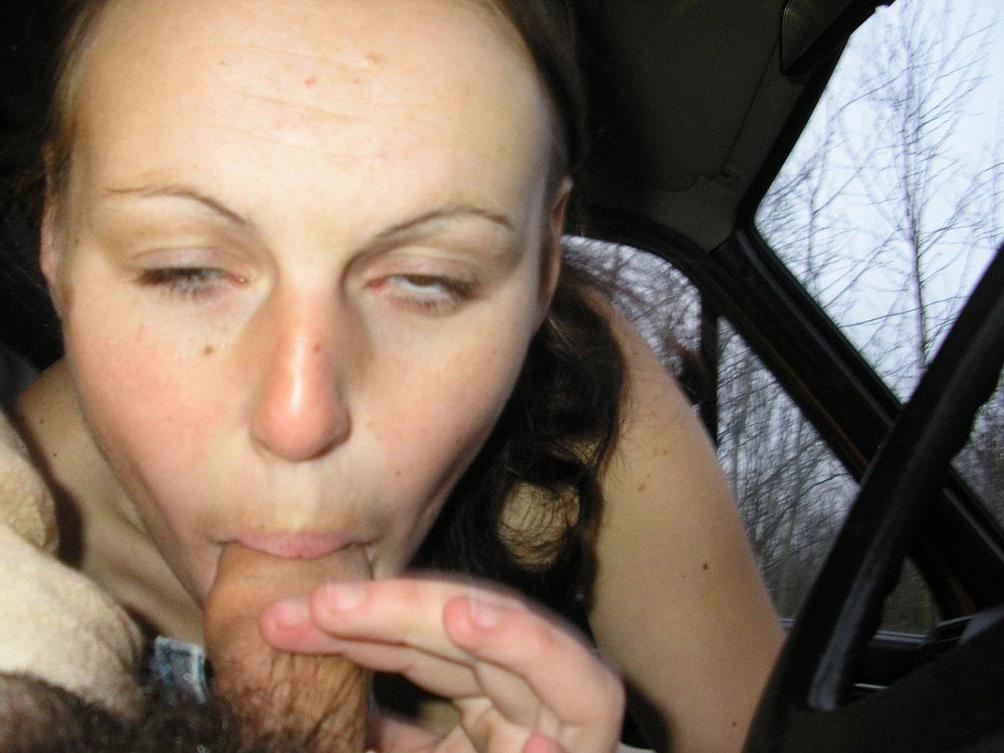 20P Amateur girlfriend sucks cock in a car