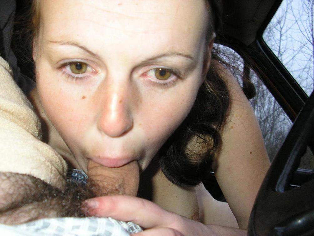 20P Amateur girlfriend sucks cock in a car