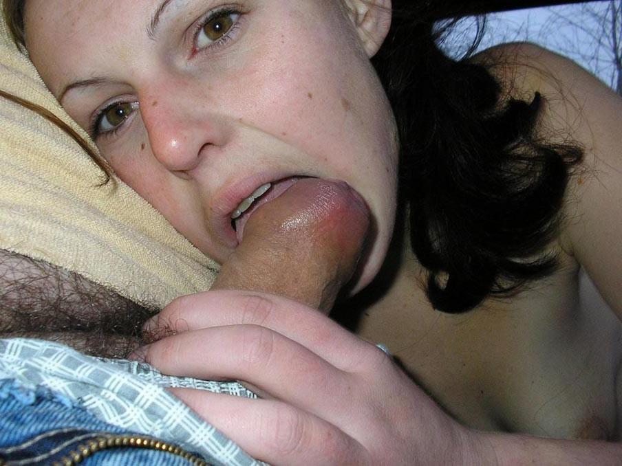 20P Amateur girlfriend sucks cock in a car