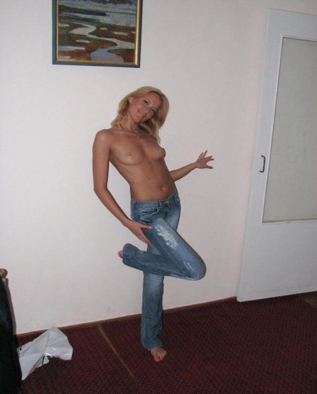 20P Amateur blonde housewife posing nude and fucking