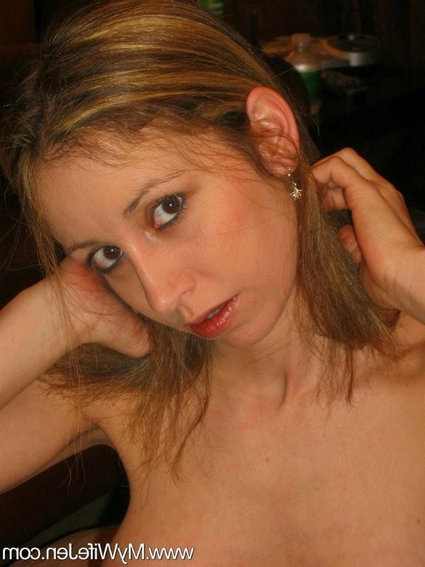 16P Housewife Jen strips to show her nice boobs