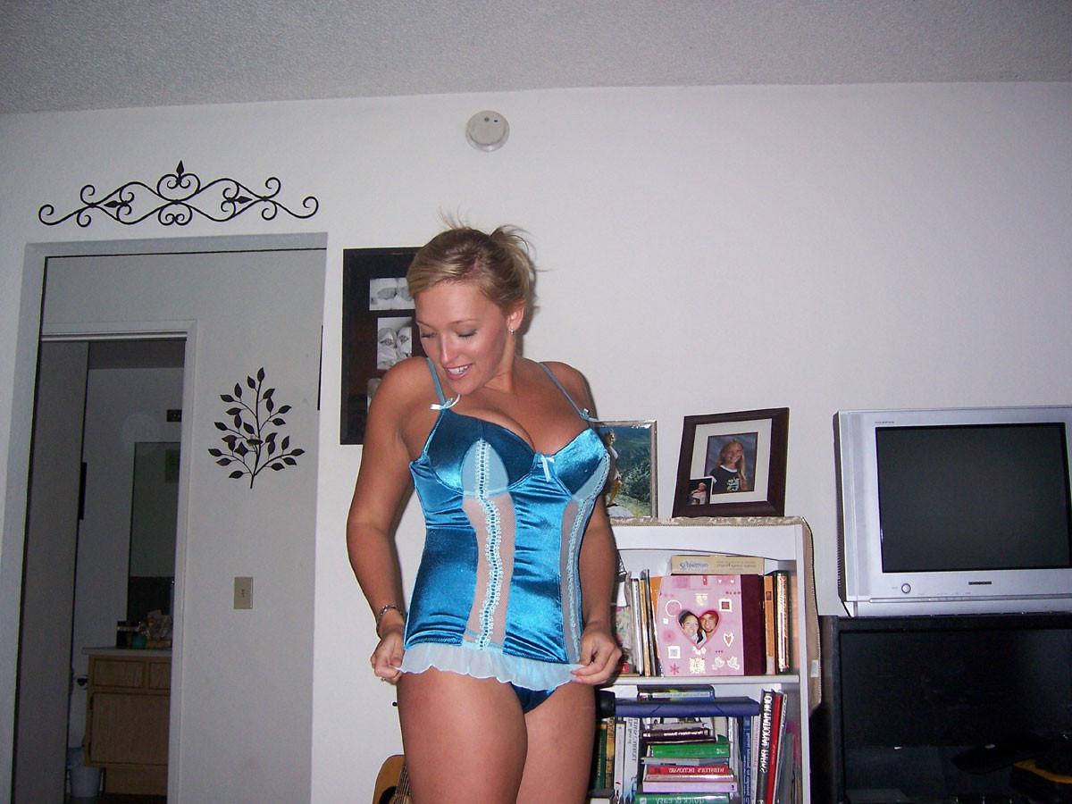 20P Amateur brunette with big tits homemade pictures
