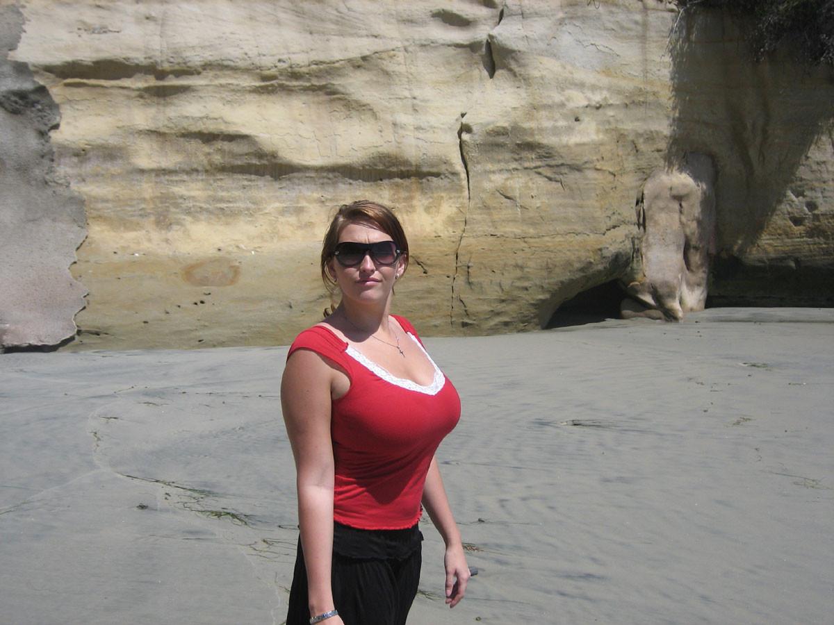 20P Amateur brunette with big tits homemade pictures