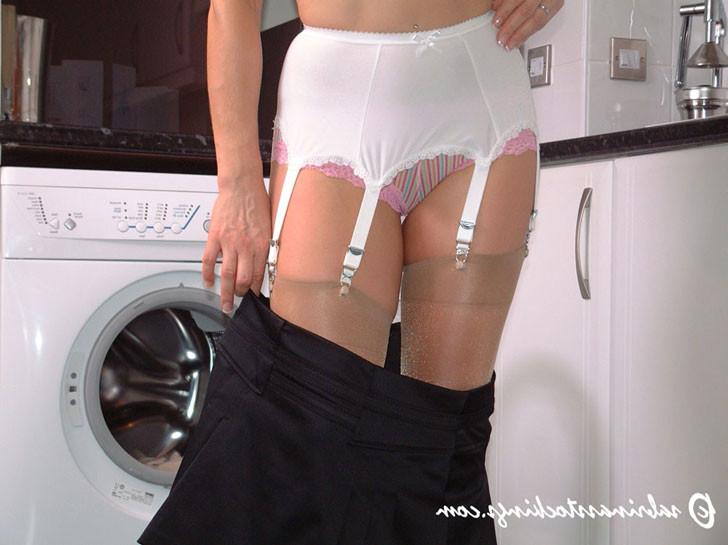 16P housewife showing her legs in stockings