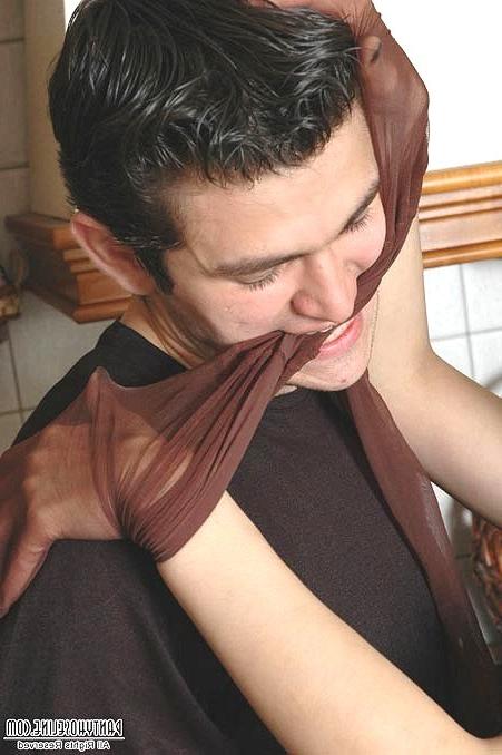 19P Hot brunette housewife in pantyhose gets fucked on kitchen