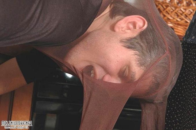 19P Hot brunette housewife in pantyhose gets fucked on kitchen