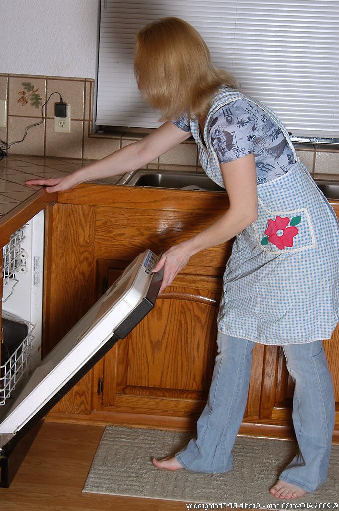 15P housewife in kitchen apron cooks up sexy masturbation