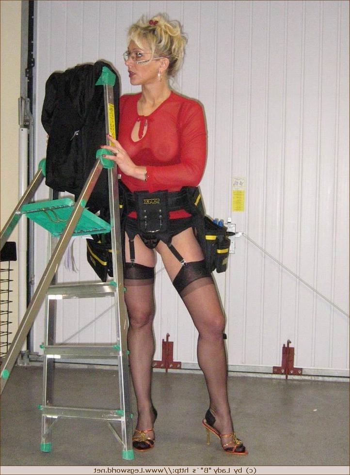 12P Leggy blonde mature posing in shoe store