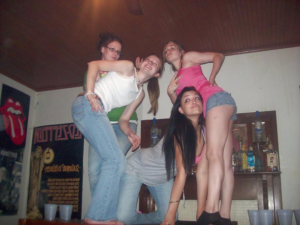 25P Some more nice girls in shorts and jeans