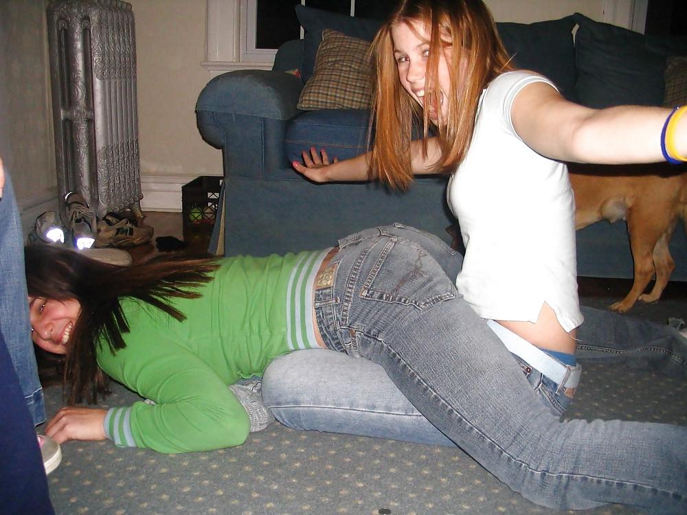 25P Some more nice girls in shorts and jeans
