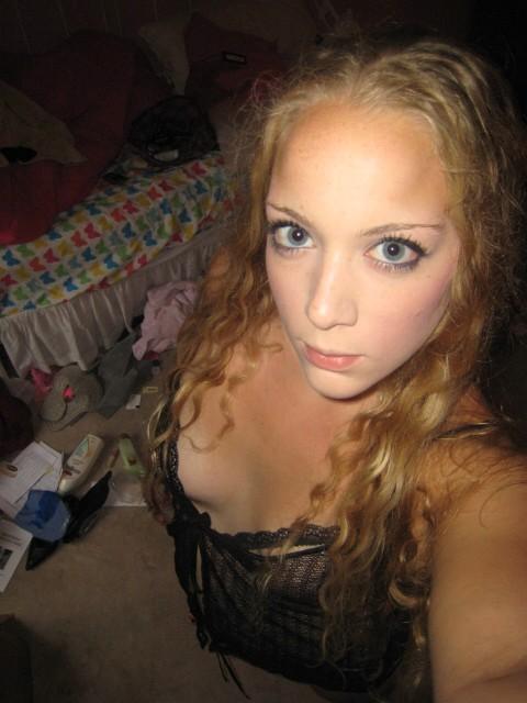 15P Amateur housewife shows tits and cunt