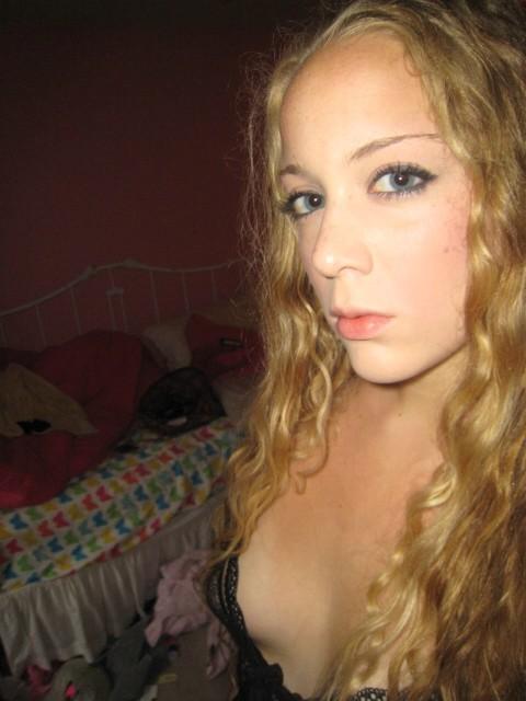 15P Amateur housewife shows tits and cunt
