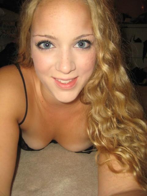 15P Amateur housewife shows tits and cunt