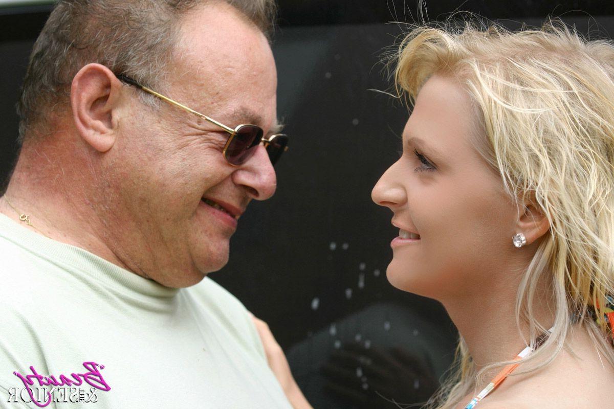 7P Teen washing old man his car before she gets cock