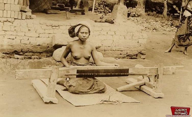 12P Vintage black babes from all over the world posing nude