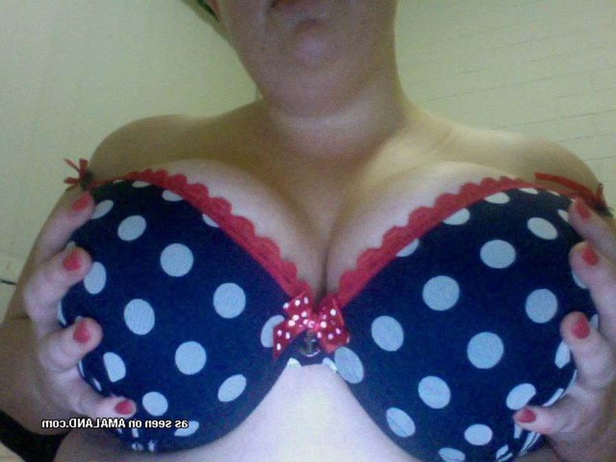12P Solo babe with large hooters teasing