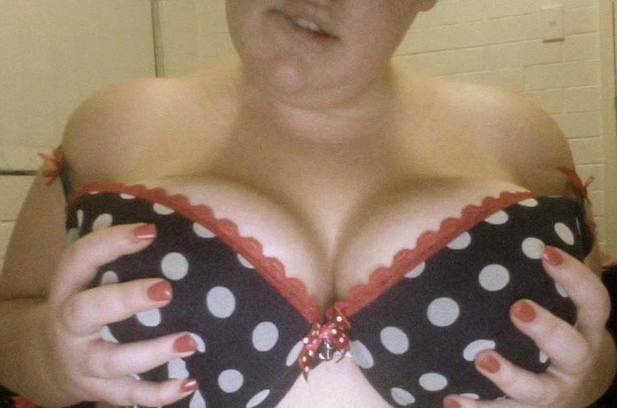 12P Solo babe with large hooters teasing