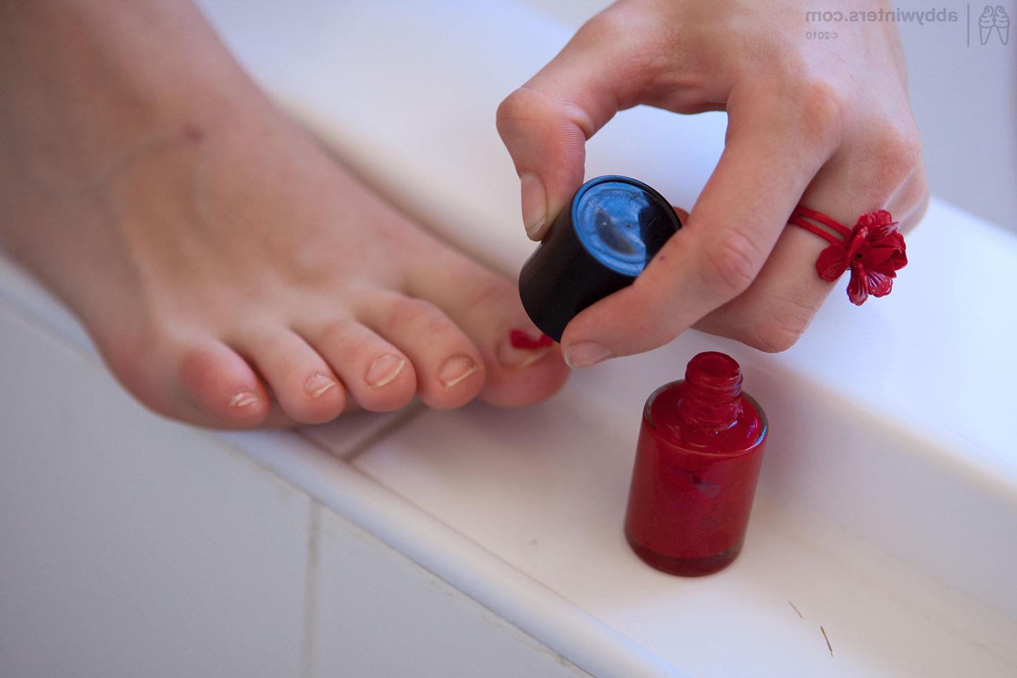 16P Puffy nipple Australian amateur shaving her legs