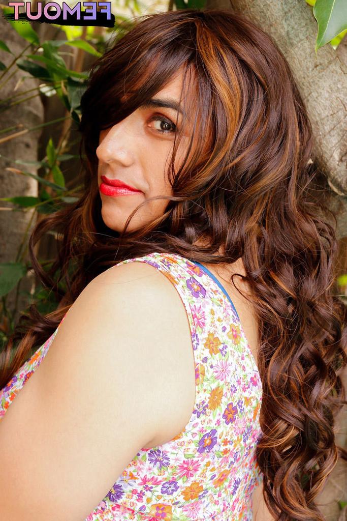 15P Latina-Transe im Kleid