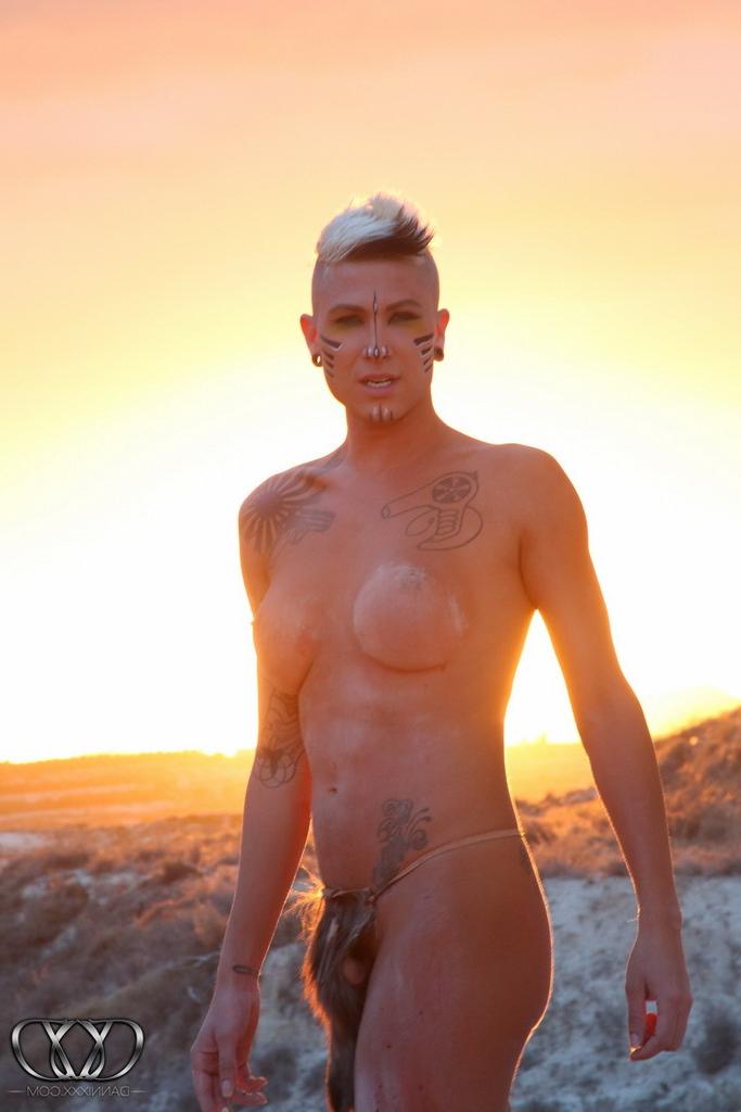 12P Domme shemale outdoors