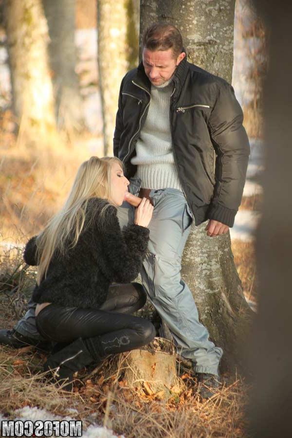 15P Hot couple fucking in hungarian Hill while a apy catch them