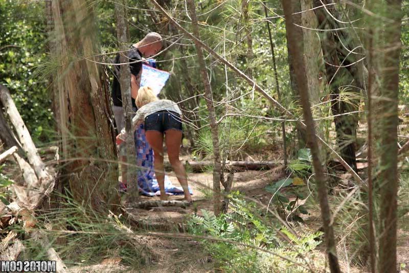 17P Couple filmed by a perv fucking hard in the jungle