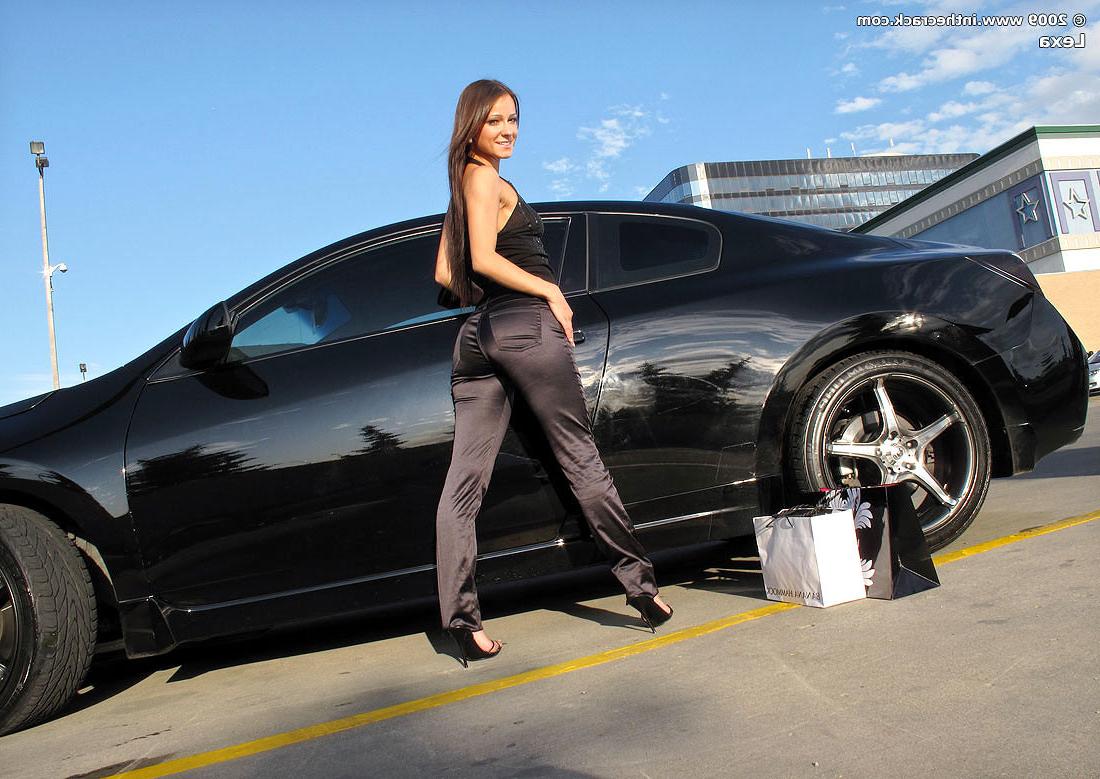16P Curvaceous brunette spreads sweet ass in a car