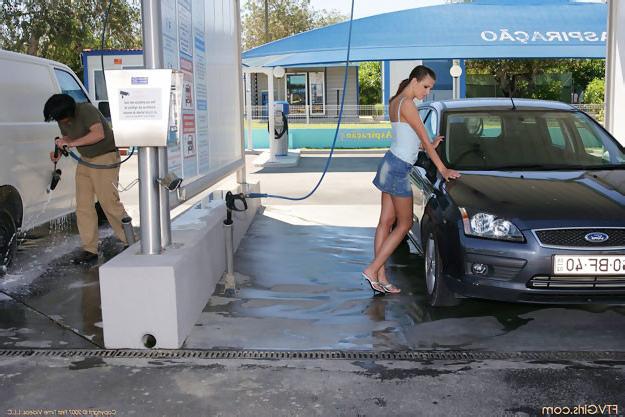 15P Cute brunette flashes her pretty bits at car wash