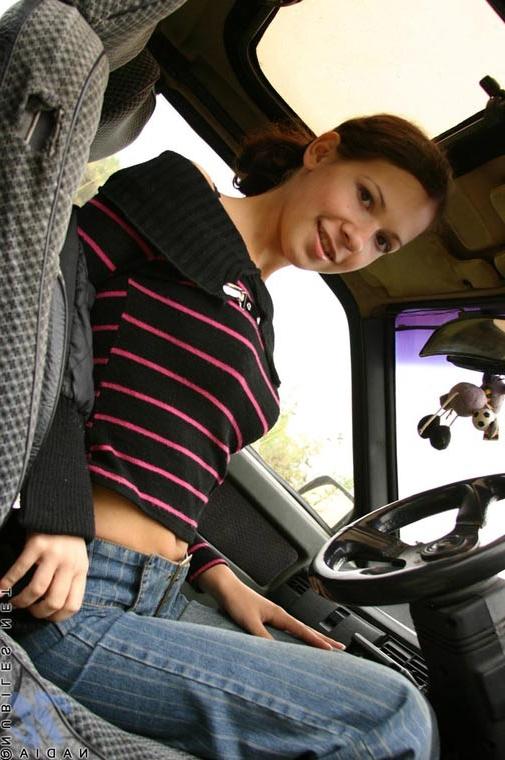 15P Nude teen in the car