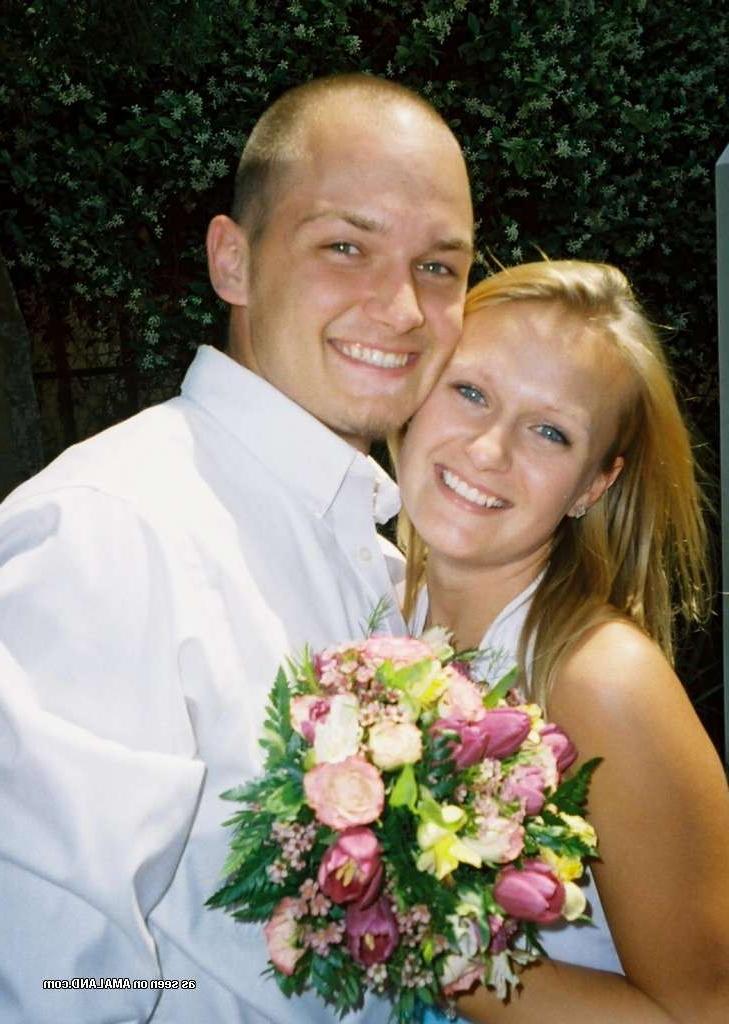 15P Perky blonde amateur newlywed poses on honeymoon