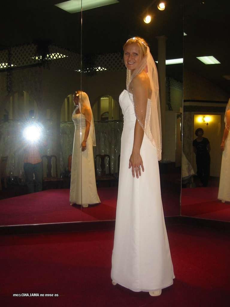 15P Perky blonde amateur newlywed poses on honeymoon