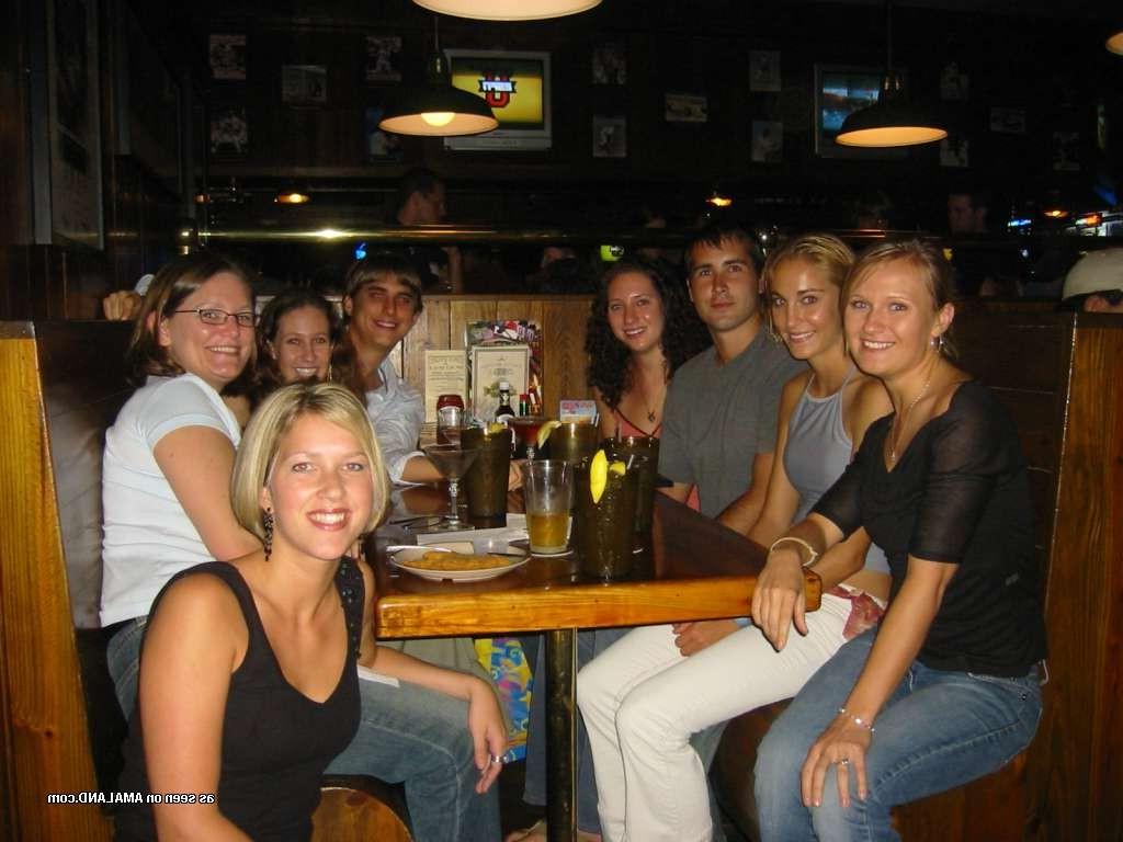 15P Perky blonde amateur newlywed poses on honeymoon