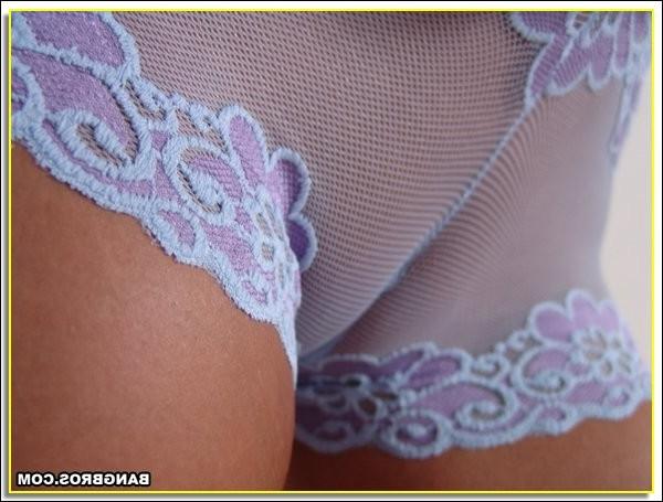 15P super sexy dark haired girl shows off her camel toe pussy pie