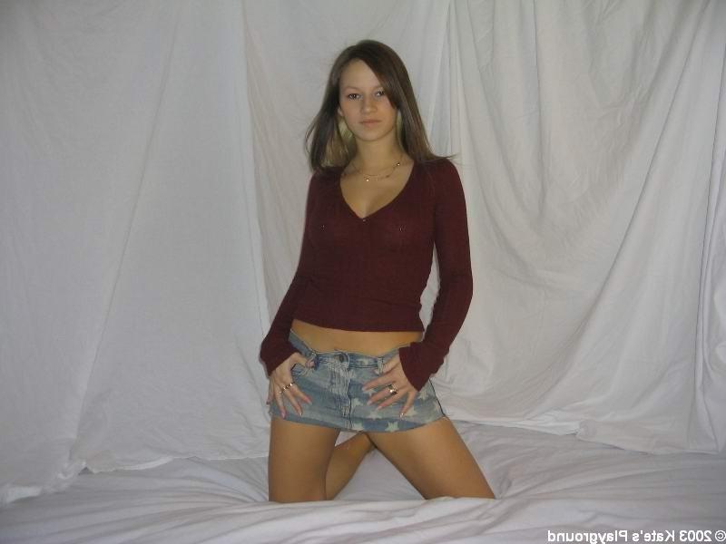 15P Canadian Teenage Kate Showing Skin