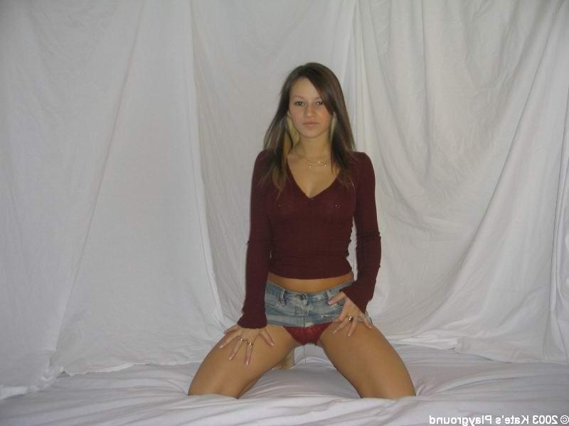15P Canadian Teenage Kate Showing Skin